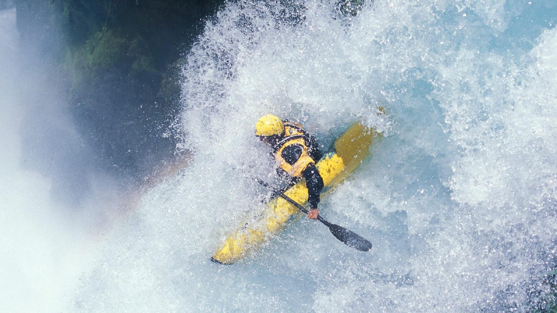 “腰旗美式橄榄球赛：东部新区运动热潮席卷赛场”