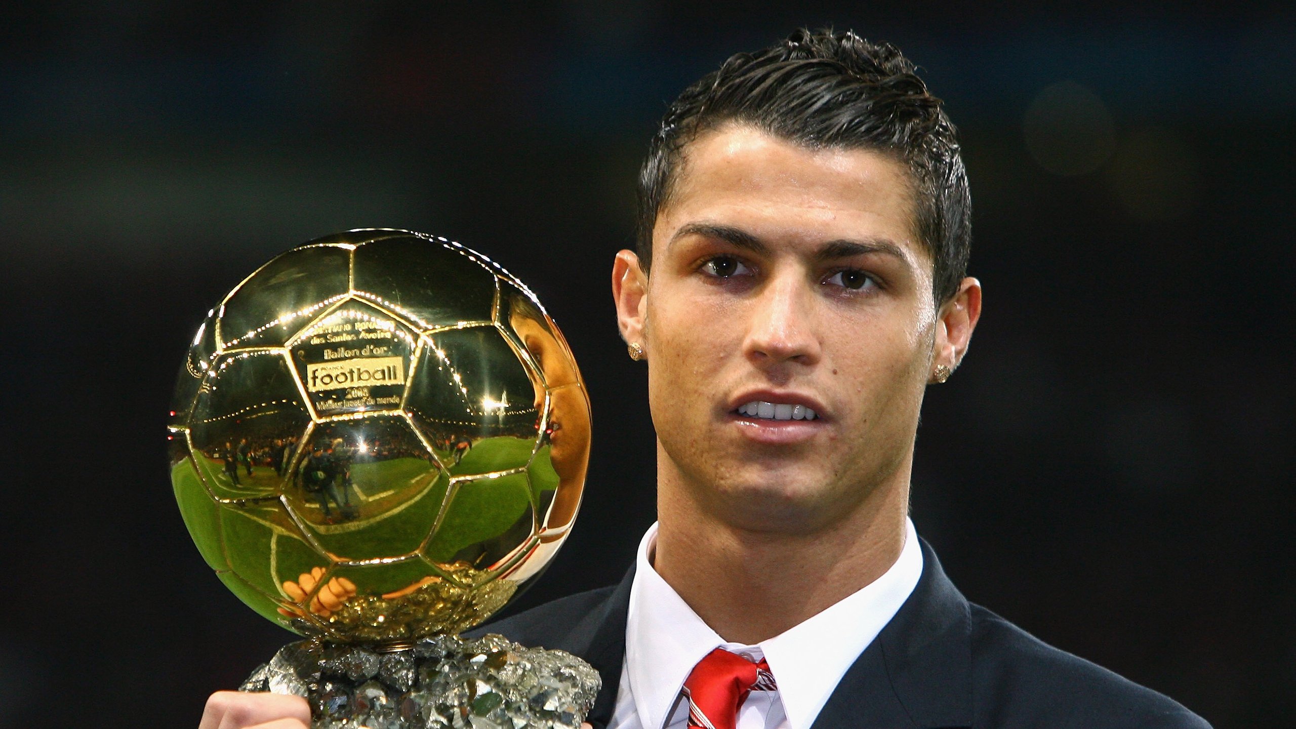 “费尔南多·比亚尔巴的技术突破，使美洲狮队成为全球橄榄球的新力量”